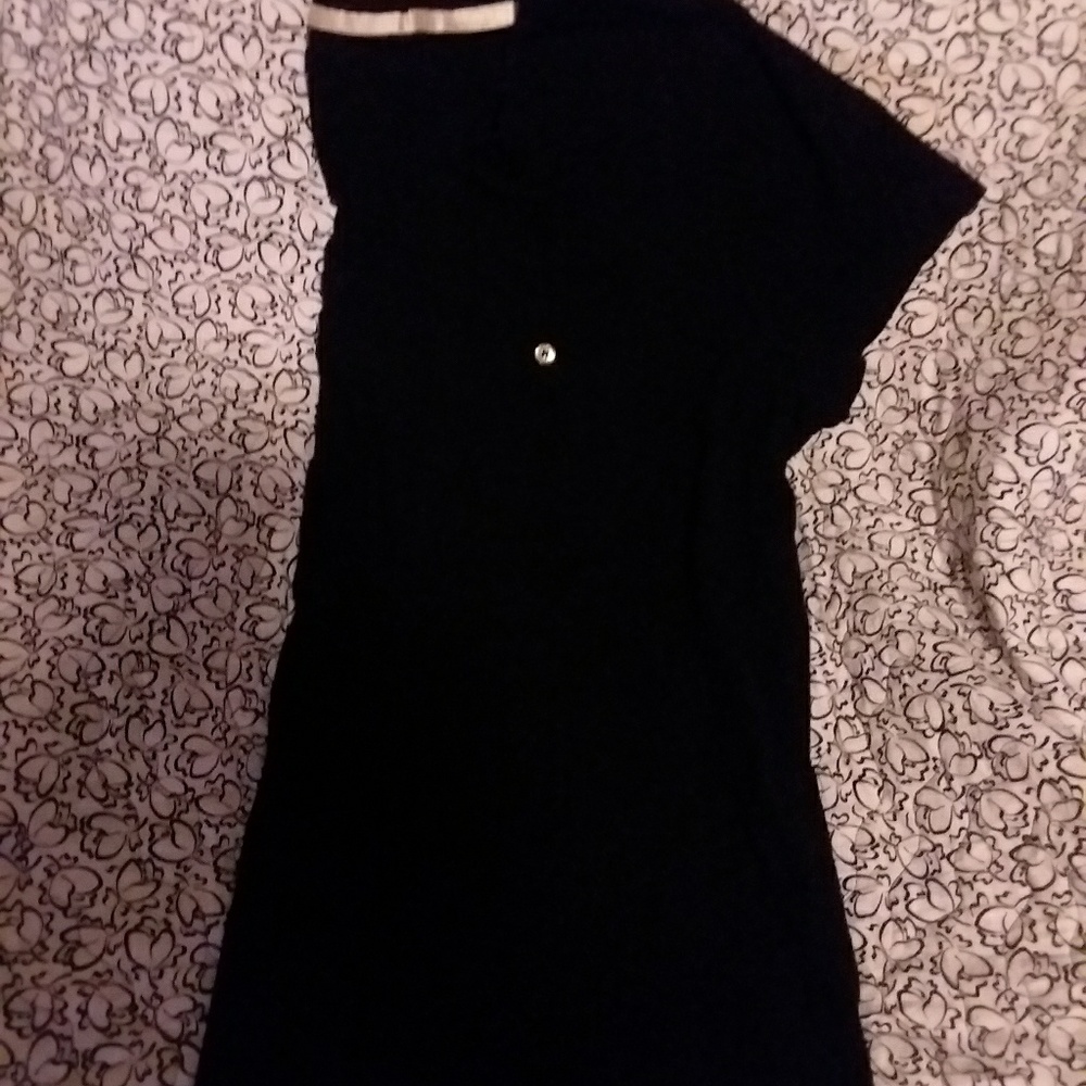 Black short sleeve tee with pocket